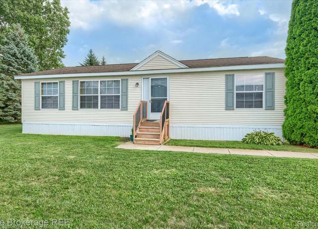 Property at 121 Ashley Cir, Swartz Creek, MI 48473, 3 beds, 2 baths