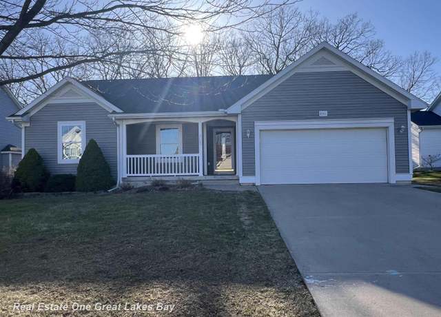 Property at 8311 Goldfinch Rd, Freeland, MI 48623, 4 beds, 2.5 baths
