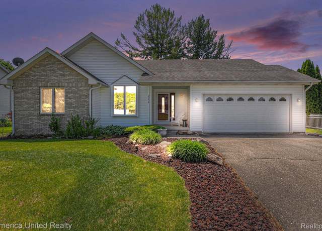 Property at 2458 Oseola Ave, Howell, MI 48843, 3 beds, 2.5 baths