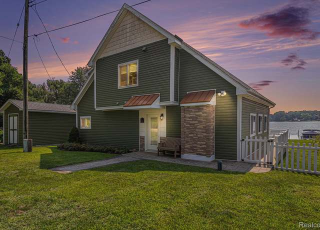 Property at 3174 Nisbet Rd, Hamburg Township, MI 48169, 4 beds, 2 baths
