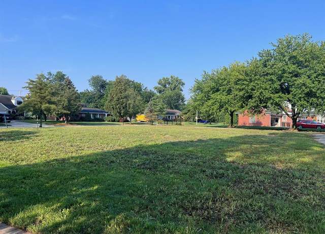 Property at 1321 N Renaud Rd, Grosse Pointe Woods, MI 48236