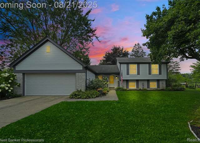 Property at 5075 Bayside Dr, Troy, MI 48098, 4 beds, 2.5 baths