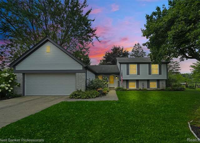 Property at 5075 Bayside Dr, Troy, MI 48098, 3 beds, 2.5 baths