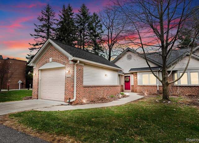 Property at 21304 Juniper Ct #69, Farmington Hills, MI 48336, 2 beds, 2 baths