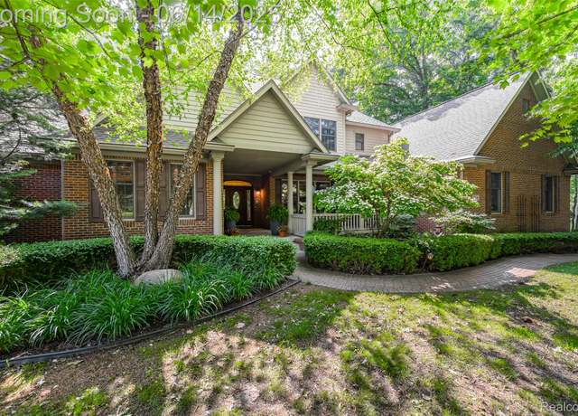 Property at 3376 Oak Park Dr, Saline, MI 48176, 4 beds, 3.5 baths