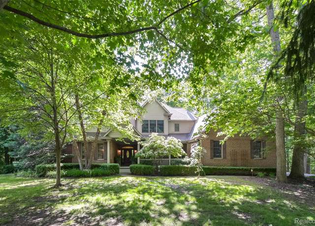 Property at 3376 Oak Park Dr, Saline, MI 48176, 4 beds, 3.5 baths