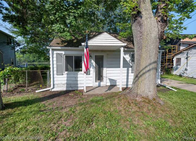 Property at 289 Lansing Dr, Waterford, MI 48328, 3 beds, 1 bath