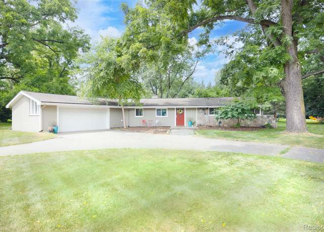 Property at 32875 Wing Lake Rd, Franklin, MI 48025, 3 beds, 2.5 baths