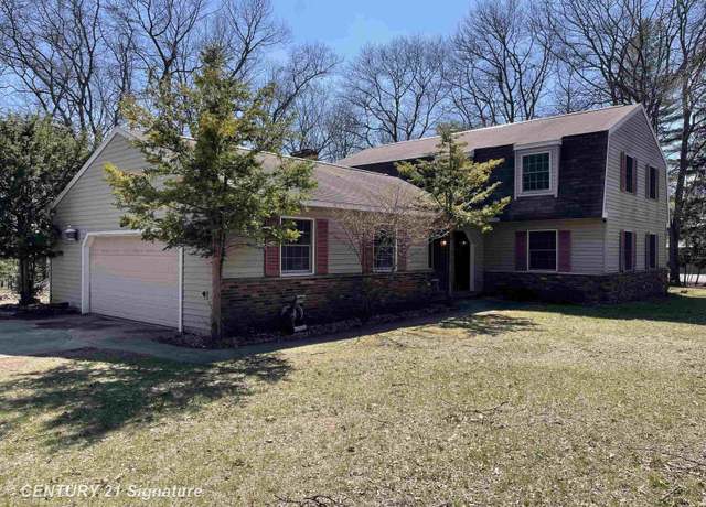 Property at 7229 S Lake Bluff 0.5 Dr, Gladstone, MI 49837, 4 beds, 2.5 baths