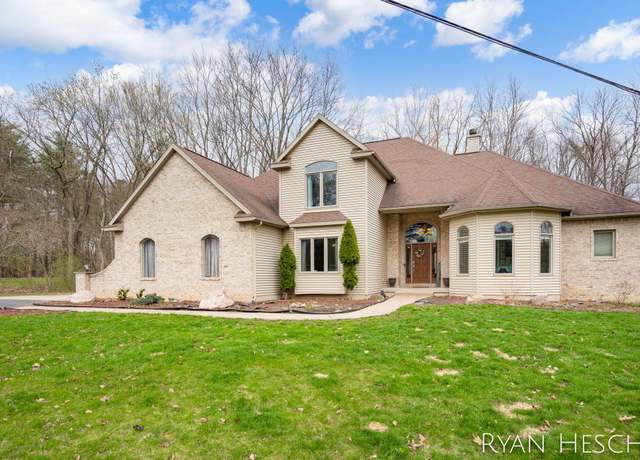 Property at 4979 Paw Trl, Lansing, MI 48911, 4 beds, 4.5 baths