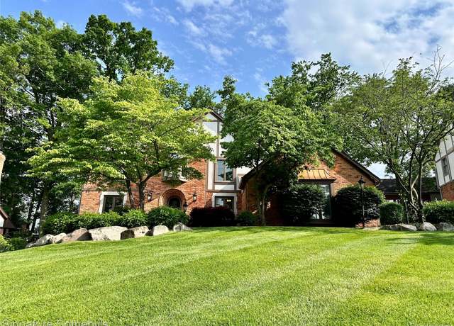Property at 3079 Kenwood Dr, Rochester Hills, MI 48309, 4 beds, 3.5 baths