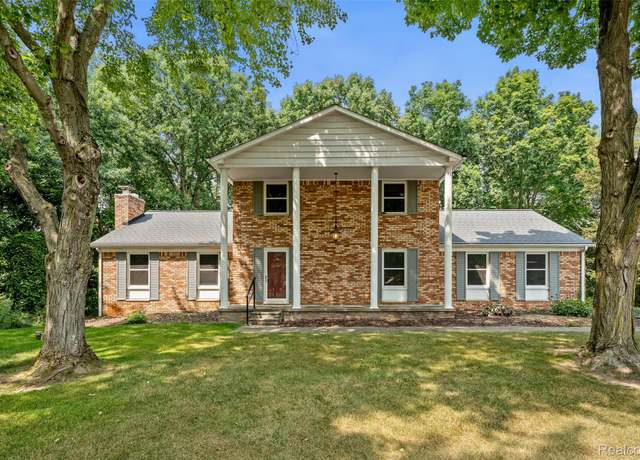 Property at 1412 North Ct, Hartland Township, MI 48114, 4 beds, 2.5 baths