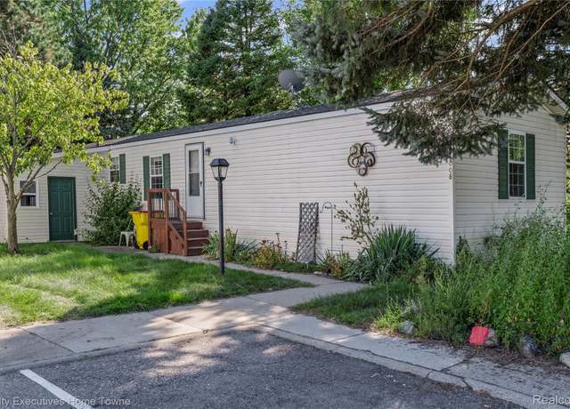 Property at 17008 Dalworth St, Macomb Township, MI 48044, 3 beds, 2 baths