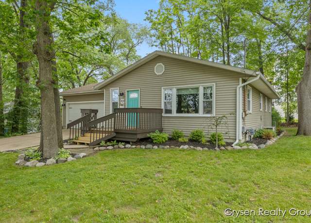 Property at 431 Homecrest Ave, Kalamazoo, MI 49001, 3 beds, 2.5 baths