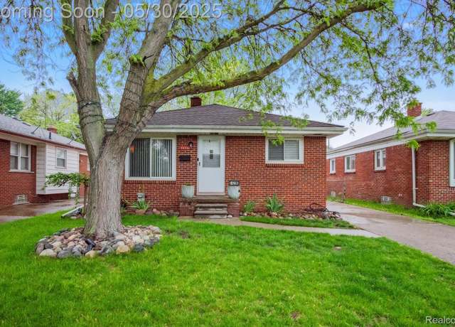 Property at 24296 Hayes Ave, Eastpointe, MI 48021, 3 beds, 1 bath