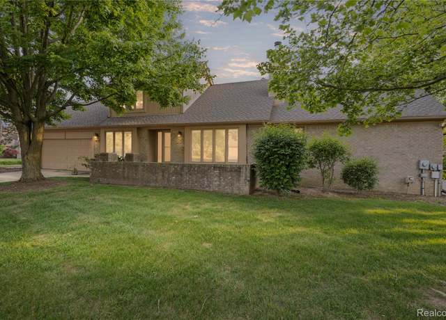 Property at 5805 Dawn Ridge Dr, Troy, MI 48098, 3 beds, 3 baths