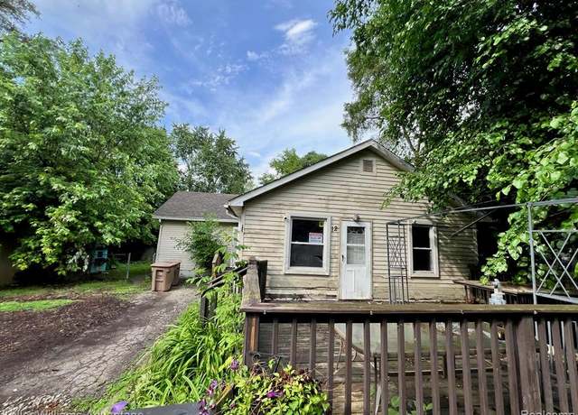 Property at 12 Hazel Ave, Pontiac, MI 48341, 3 beds, 1 bath