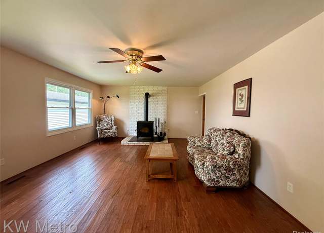 Property at 1834 Meadowview St, Gladwin, MI 48624, 2 beds, 1 bath