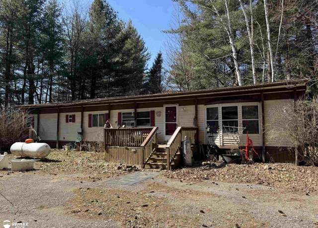 Property at 5929 Murphy Lake Rd, Millington, MI 48746, 5 beds, 1 bath