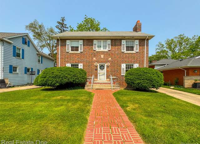 Property at 326 W Iroquois Rd, Pontiac, MI 48341, 3 beds, 1.5 baths