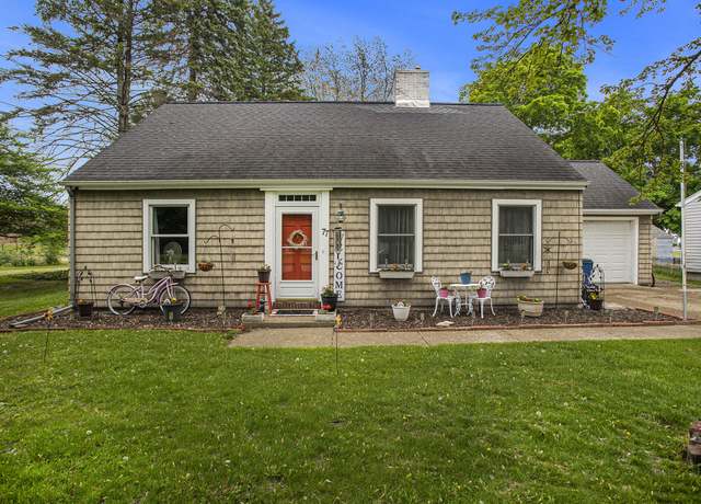 Property at 77 S Sprague St, Coldwater, MI 49036, 3 beds, 1 bath