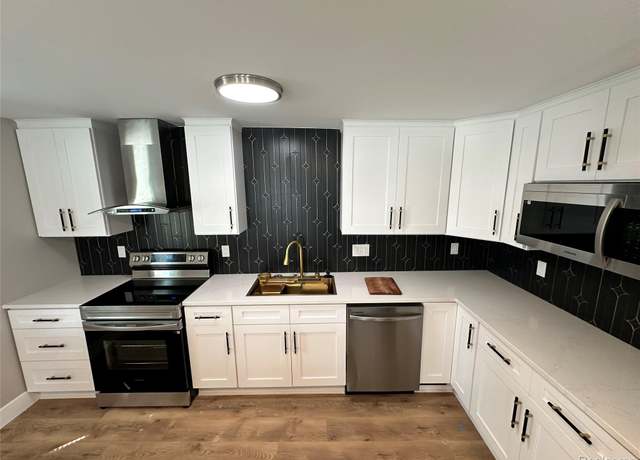 Property at 30702 7 Mile Rd, Livonia, MI 48152, 4 beds, 4.5 baths