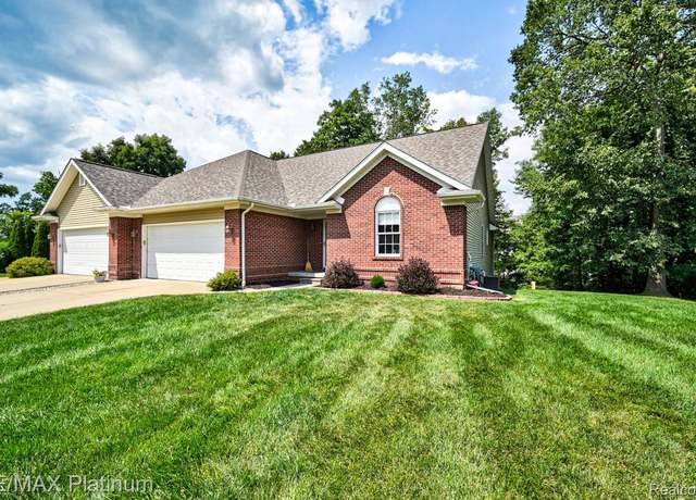 Property at 5512 Hidden Oaks Cir, Fenton Charter Township, MI 48451, 3 beds, 2 baths
