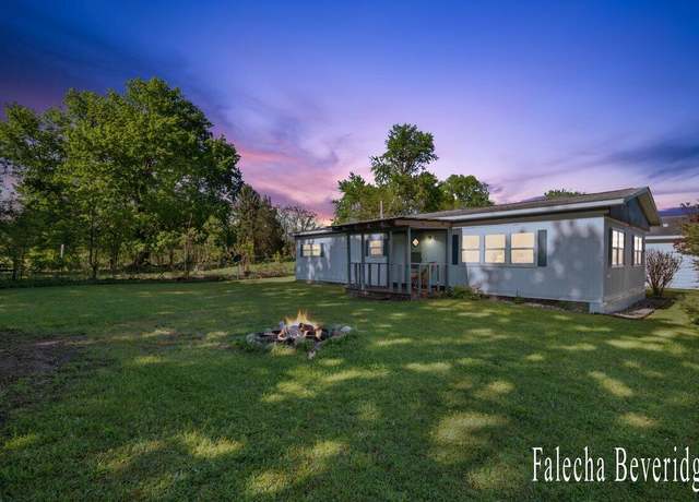 Property at 914 32nd St, Allegan, MI 49010, 3 beds, 1.5 baths