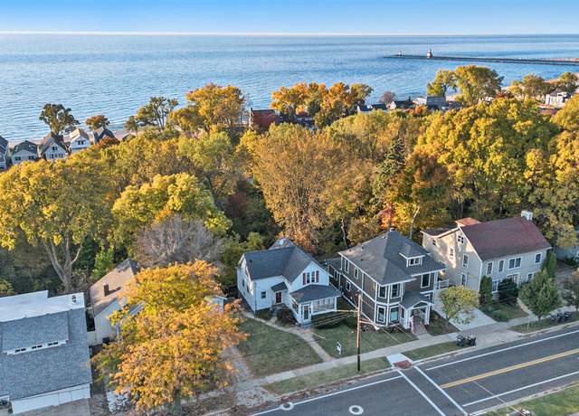 Property at 926 Lake Blvd, St Joseph, MI 49085, 3 beds, 1.5 baths