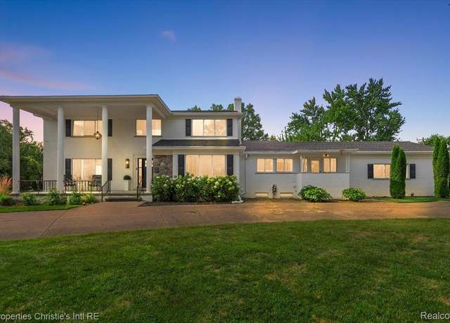 Property at 29960 Vernon Dr, Southfield, MI 48076, 6 beds, 5.5 baths