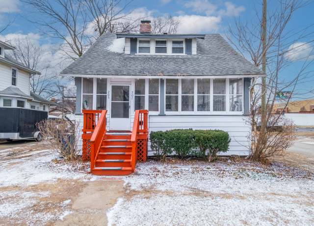 Property at 207 W Parent Ave, Royal Oak, MI 48067, 4 beds, 2 baths