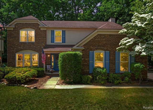 Property at 1710 Dawncrest Dr, West Bloomfield, MI 48324, 4 beds, 2.5 baths