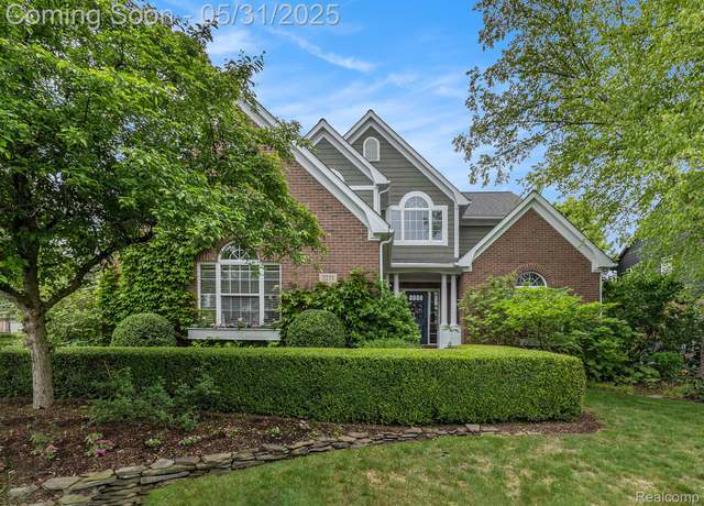 Property at 7271 N Village Dr, Clarkston, MI 48346, 4 beds, 2.5 baths