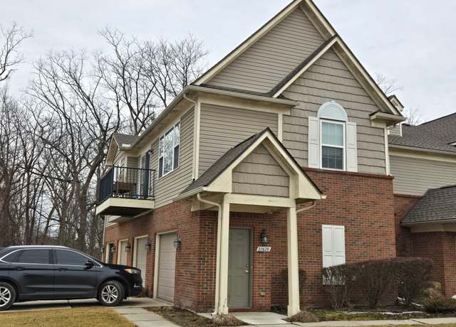 Property at 27629 Hidden Oaks Dr, Trenton, MI 48183, 2 beds, 2 baths