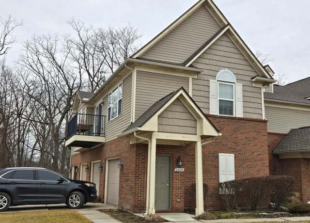 Property at 27629 Hidden Oaks Dr, Trenton, MI 48183, 2 beds, 2 baths