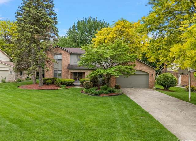Property at 6153 Kiev St, West Bloomfield, MI 48324, 4 beds, 2.5 baths