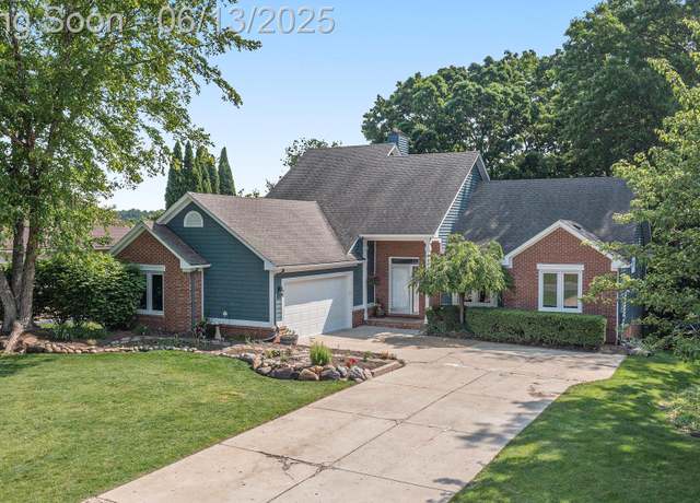 Property at 2553 Bay Vista Dr, Highland, MI 48357, 3 beds, 3 baths