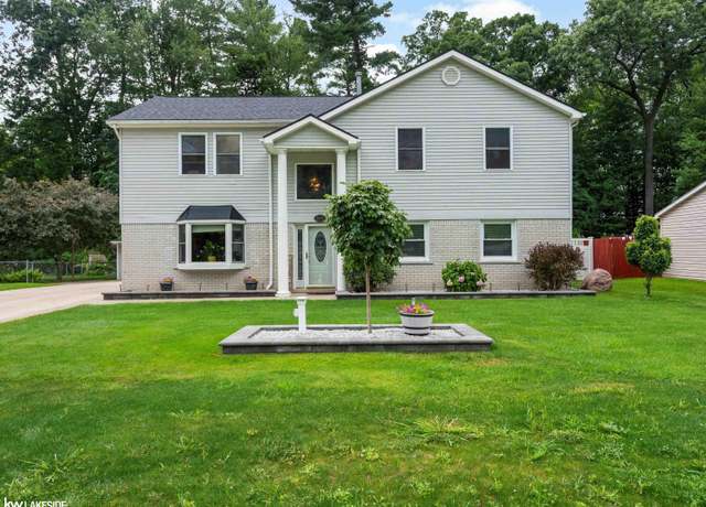 Property at 52145 Brentwood Dr, Shelby Charter Township, MI 48316, 3 beds, 2.5 baths