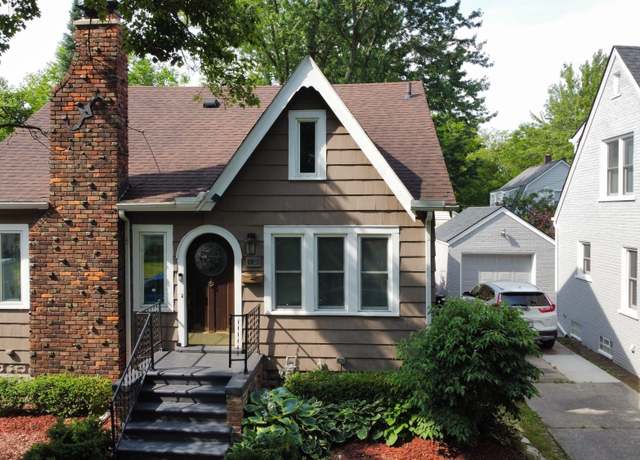Property at 95 Mapleton RD Rd, Grosse Pointe Farms, MI 48236, 4 beds, 2.5 baths