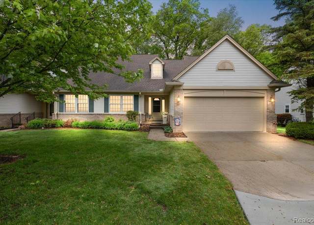 Property at 248 Four Seasons Dr, Lake Orion, MI 48360, 3 beds, 2.5 baths