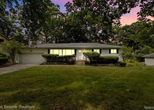 Property at 2265 Denby Dr, Waterford, MI 48329, 4 beds, 2 baths