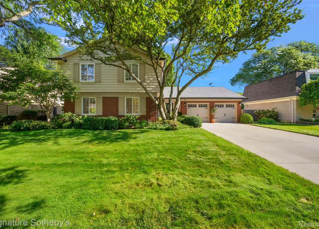 Property at 580 N Brys Dr, Grosse Pointe Woods, MI 48236, 4 beds, 3.5 baths