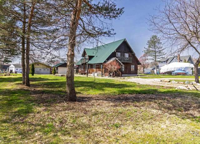 Property at 29132 Farwell St, New Baltimore, MI 48047, 3 beds, 2.5 baths