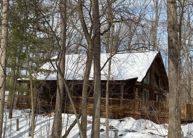 Property at 9406 Jean St, Fenton, MI 48430, 3 beds, 2 baths