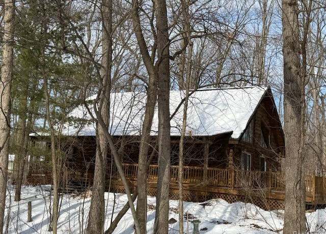 Property at 9406 Jean St, Fenton, MI 48430, 3 beds, 2 baths