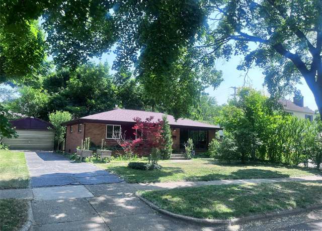Property at 140 Pershing Dr NE, Grand Rapids, MI 49505, 3 beds, 1.5 baths