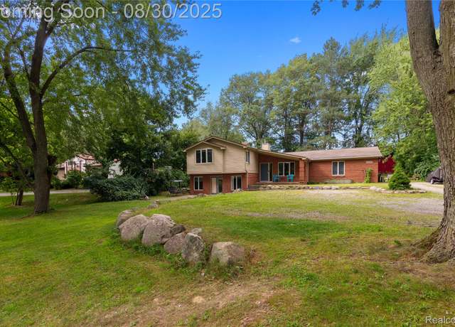 Property at 6600 Westphalia Rd, West Bloomfield Charter Township, MI 48324, 3 beds, 2.5 baths