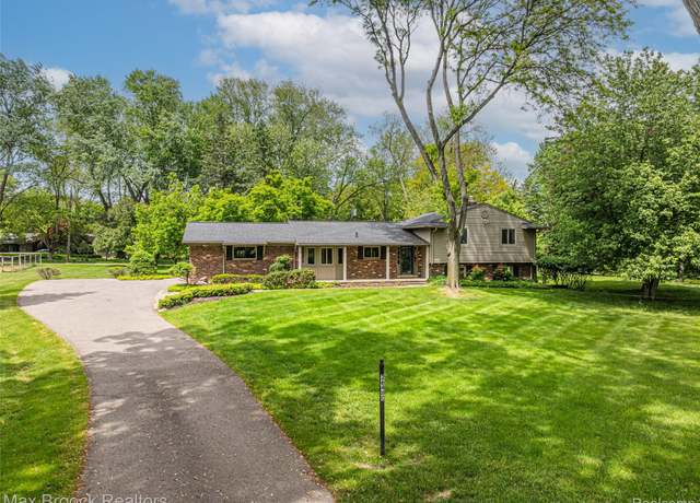 Property at 26480 Scenic Hwy, Franklin, MI 48025, 3 beds, 2.5 baths