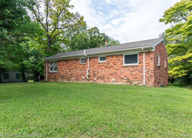 Property at 465 Robert Ct, Auburn Hills, MI 48326, 4 beds, 4 baths