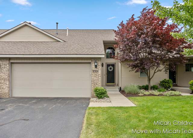Property at 2321 S Highland View Cir SE, Grand Rapids, MI 49506, 3 beds, 2.5 baths